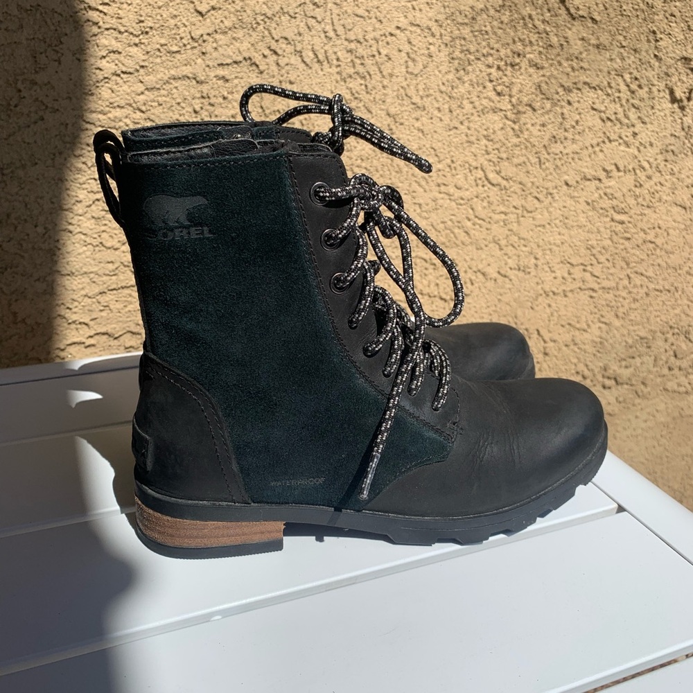 Sorel black leather and suede military combat boots size 5.5